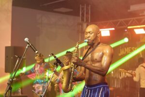 Seun Kuti performing2