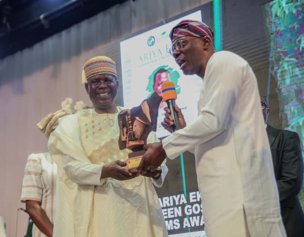 L-R: Governor of Lagos State, Babajide Sanwo-Olu, presenting the Àríyá Èkó Evergreen Gospel Anthems Award to Nigeria's gospel musician, Evangelist J.A. Adelakun (Ayewa), during Àríyá Èkó Independence Music Festival, held on Sunday, October 5th, 2025 in Lagos.