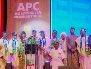 Secretary of the Governance Advisory Council, GAC, Alhaji Mutiu Are; Speaker, Lagos State House of Assembly, Rt. Hon. Mudashiru Obasa; former Governor of Lagos State, Mr. Akinwunmi Ambode; Governor Babajide Sanwo-Olu; GAC Leader, Prince Tajudeen Olusi; Deputy Governor, Dr. Obafemi Hamzat; his wife, Oluremi; Ex-Minister Works and Housing, Mr. Babatunde Fashola, SAN; Senator Tokunbo Abiru and a party chieftain during the 2025 Lagos State All Progressives Congress, APC Stakeholders’ Forum, at the Eko Hotels and Suites, Victoria Island, on Tuesday, 21 October, 2025.