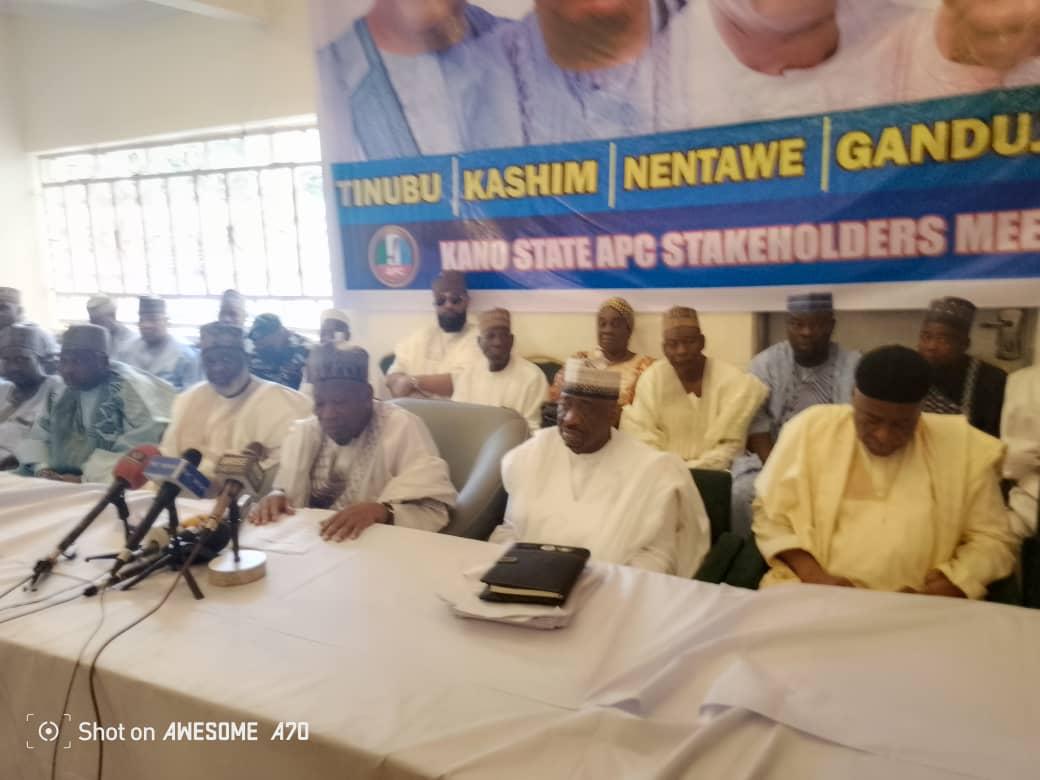 Ganduje flanked by party leaders and chieftains during the press briefing shortly after the APC stakeholders meeting at his Race Course residence in Kano on Sunday