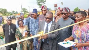 Prof. Oluwole Banjo, cutting the tape whilr Prof. Rahman Bello, to his left, Omooba Shyllon, fouth right and others look on