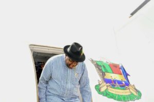 The ATR-72/600 aircraft, which took off from the domestic wing of the Nnamdi Azikiwe International Airport, Abuja, at 09:30 hrs with about 50 passengers and crew on board—including Governor Douye Diri