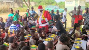 Lyceum Foundation celebrating with schoolchildren during the Yuletide season