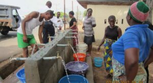 Peopl fetching water