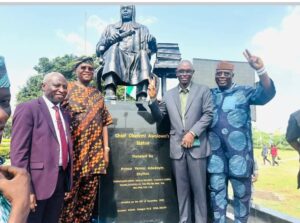 Yemisi Shyllon, Dr Abosede Bamire, Lasisi Olagunju, Senator Ojudu and others at the site of the statue