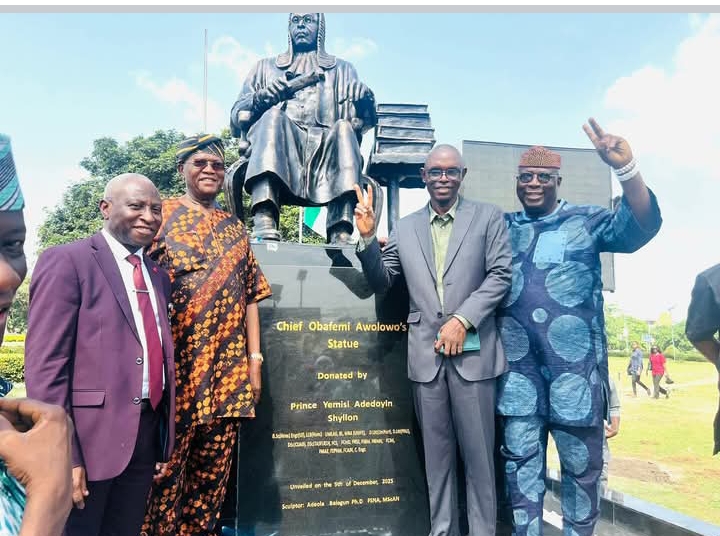 Yemisi Shyllon, Dr Abosede Bamire, Lasisi Olagunju, Senator Ojudu and others at the site of the statue