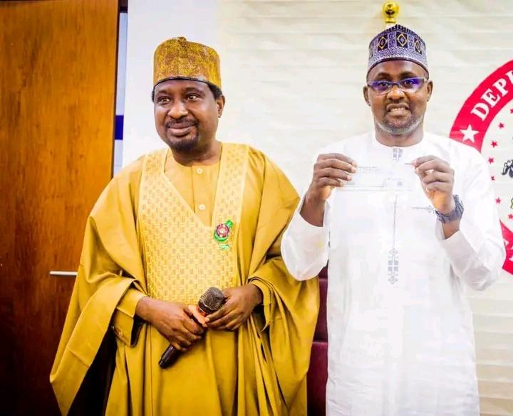 Senator Barau pays N7m withheld entitlement of former Kano LG chair