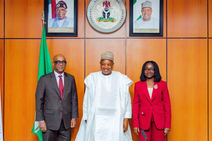L-R: World Bank Country Director for Nigeria, Mr Mathew Verghis; Minister of Budget and Economic Planning, Senator Abubakar Bagudu; and the ministry’s Permanent Secretary, Dr Deborah Odoh, at the consultative meeting on the new Country Partnership Framework in Abuja on Monday, 08/12/25. PHOTO: FMBEP
