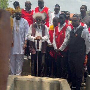 Professor Wole Soyinka and some Pyrates members