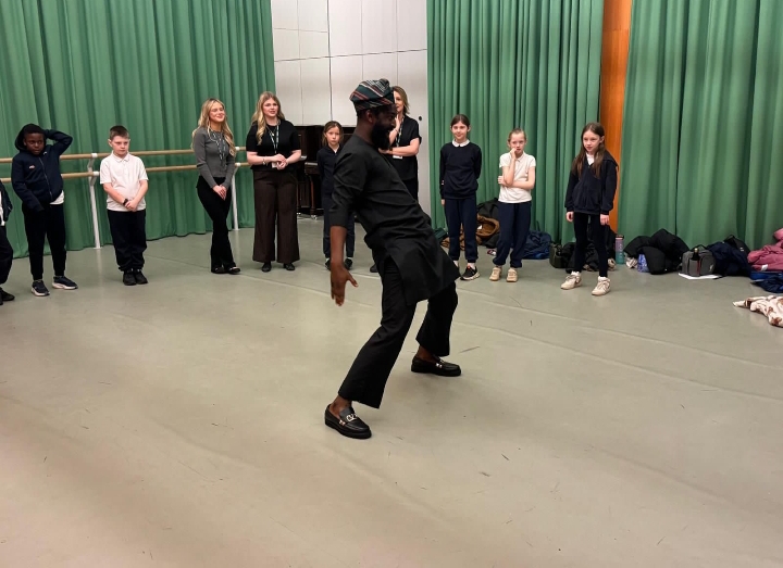  MC YANMIFE: The Man Who Turns the Stage into Theatre